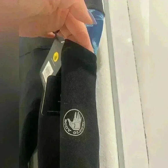 NWT Body Glove Blue Palm Print Capris Leggings with Side pockets Sz M - Picture 5 of 6